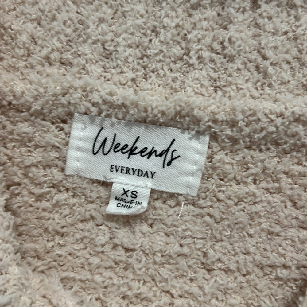 Weekends Sweater - Picture 3 of 4